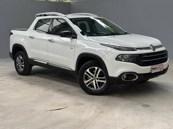 FIAT TORO 2.4 16V MULTIAIR FLEX VOLCANO AT9 FIAT TORO 2.4 16V MULTIAIR FLEX VOLCANO AT9